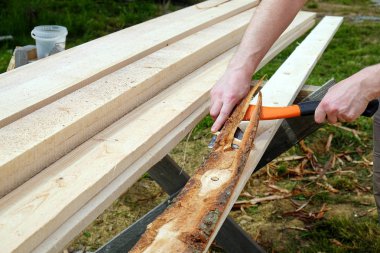 Plakalar üzerinden kabuk sıyırma