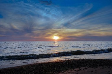 Gün batımında Finlandiya Körfezi