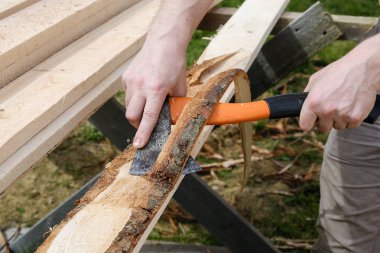 Plakalar üzerinden kabuk sıyırma