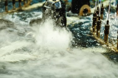 Alışveriş merkezinde küçük Çeşme