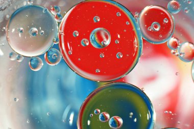 Su damlalarından gelen renkli arkaplan