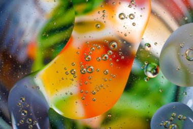 Su damlalarından gelen renkli arkaplan