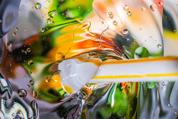 Su damlalarından gelen renkli arkaplan