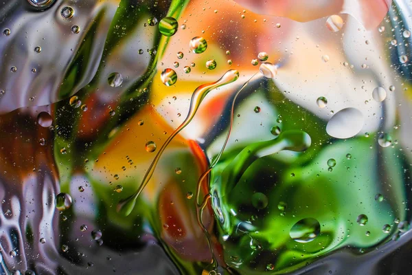 Su damlalarından gelen renkli arkaplan