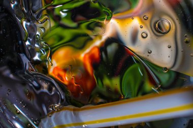 Su damlalarından gelen renkli arkaplan