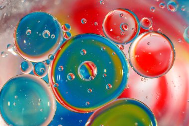 Su damlalarından gelen renkli arkaplan