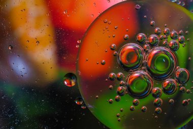 Su damlalarından gelen renkli arkaplan