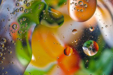 Su damlalarından gelen renkli arkaplan