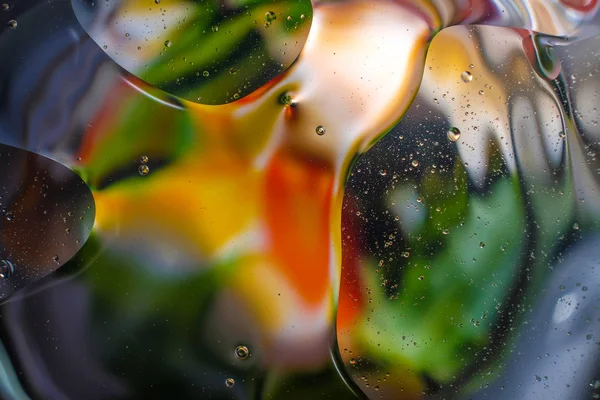 Su damlalarından gelen renkli arkaplan