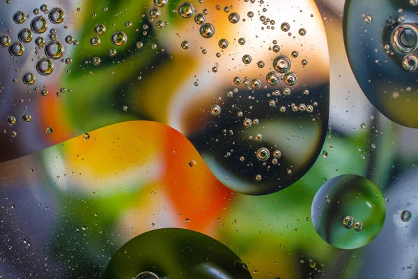 Su damlalarından gelen renkli arkaplan