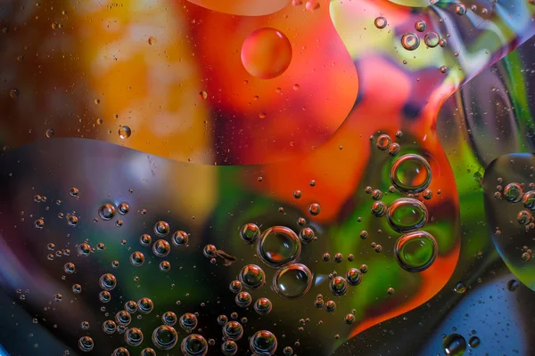 Su damlalarından gelen renkli arkaplan