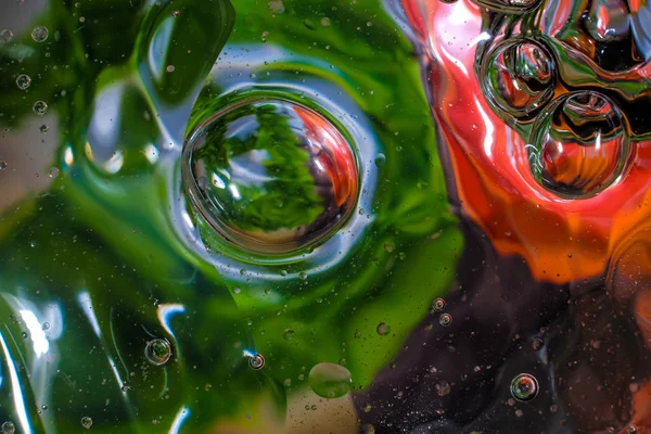 Su damlalarından gelen renkli arkaplan