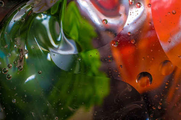 Su damlalarından gelen renkli arkaplan