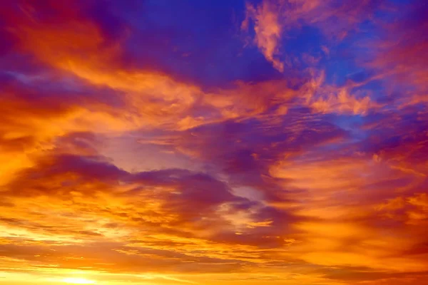 风景秀丽的夕阳的天空 — 图库照片
