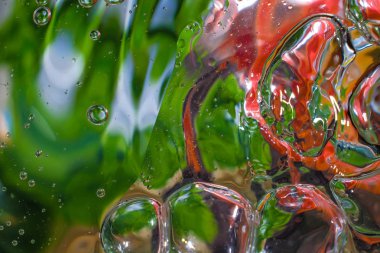 Su damlalarından gelen renkli arkaplan