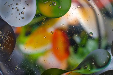 Su damlalarından gelen renkli arkaplan