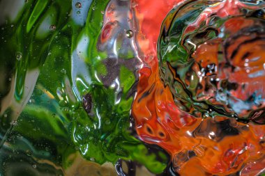 Su damlalarından gelen renkli arkaplan