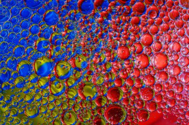 Su damlalarından gelen renkli arkaplan