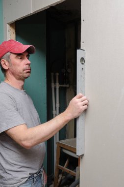 işçiler onarım daire yapın.