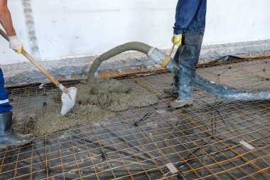 dökülen beton levha