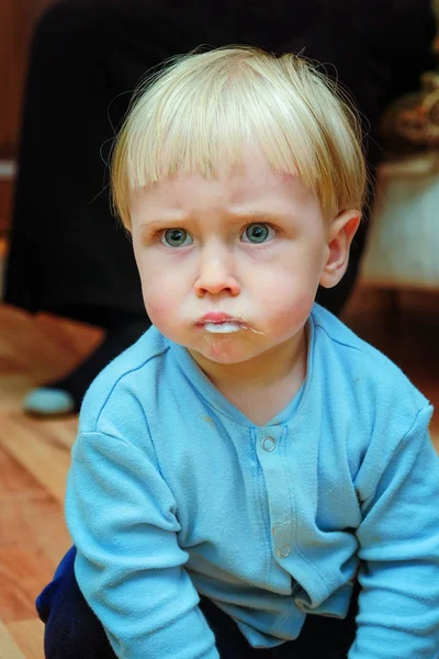 Naughty kid frowned — Stock Photo, Image
