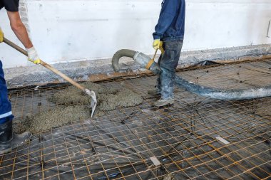 dökülen beton levha