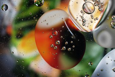 Su damlalarından gelen renkli arkaplan