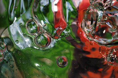 Su damlalarından gelen renkli arkaplan