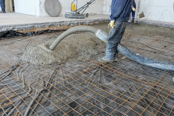 dökülen beton levha