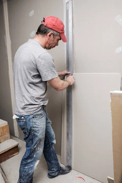 işçiler onarım daire yapın.