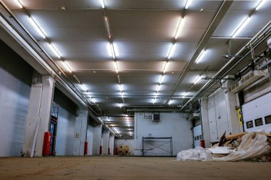 Fabrika içinde boş Dükkanı