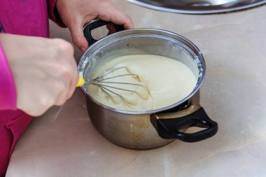 Krep için hamur karıştırma