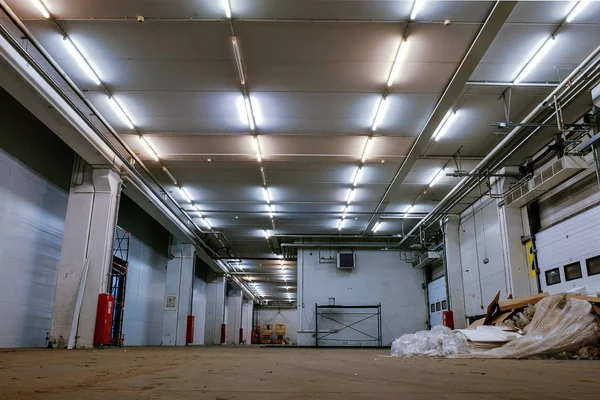 Fabrika içinde boş Dükkanı