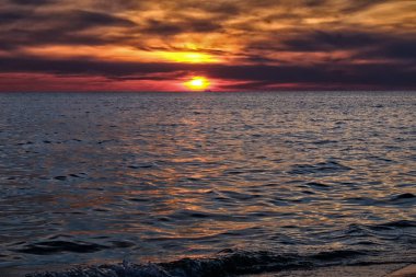 Gün batımında Finlandiya Körfezi