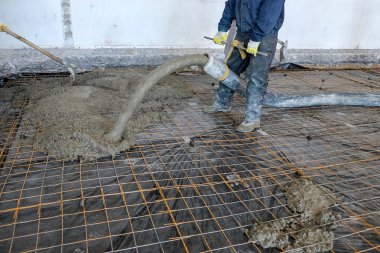 dökülen beton levha