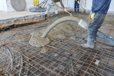 dökülen beton levha