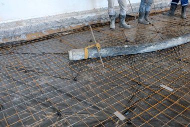 dökülen beton levha