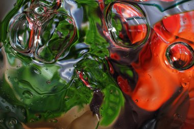 Su damlalarından gelen renkli arkaplan