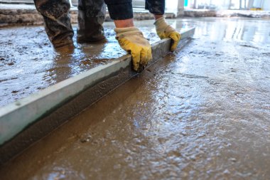 dökülen beton levha