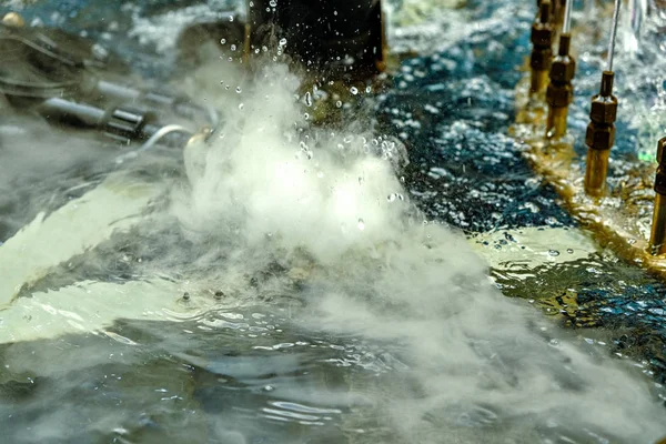 Alışveriş merkezinde küçük Çeşme