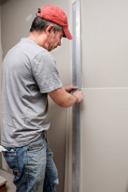 işçiler onarım daire yapın.