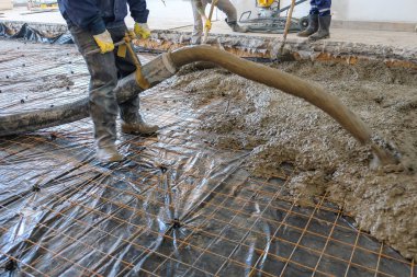 dökülen beton levha