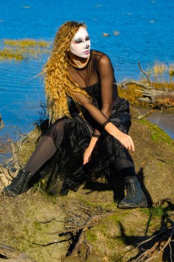 Cadı Halloween denizde