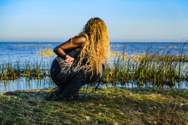 Cadı Halloween denizde