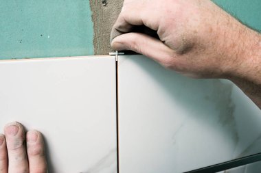 işçiler onarım daire yapın.