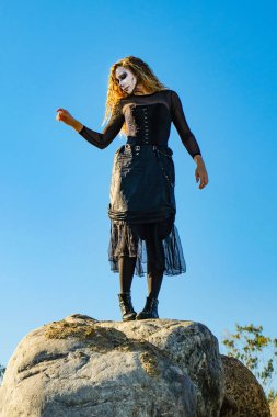 Cadı Halloween denizde