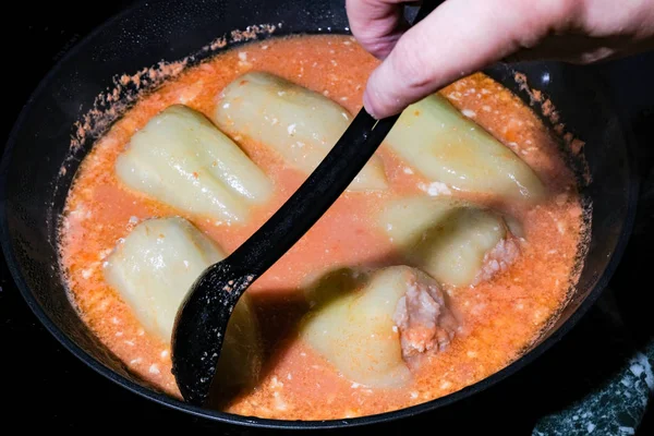 Cozinhar pimentão recheado — Fotografia de Stock