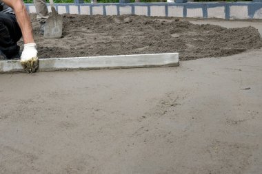 dökülen beton levha