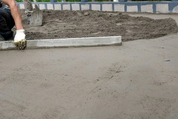 dökülen beton levha