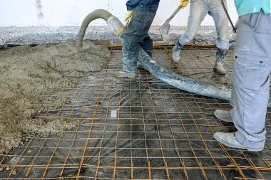 dökülen beton levha